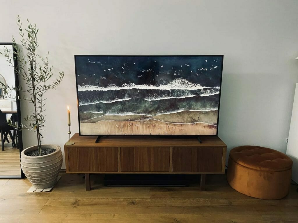 Samsung The Frame TV Review (QN65LS03AAFXZA) feet