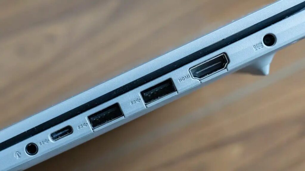 Asus VivoBook 15 X1504ZA Review ports