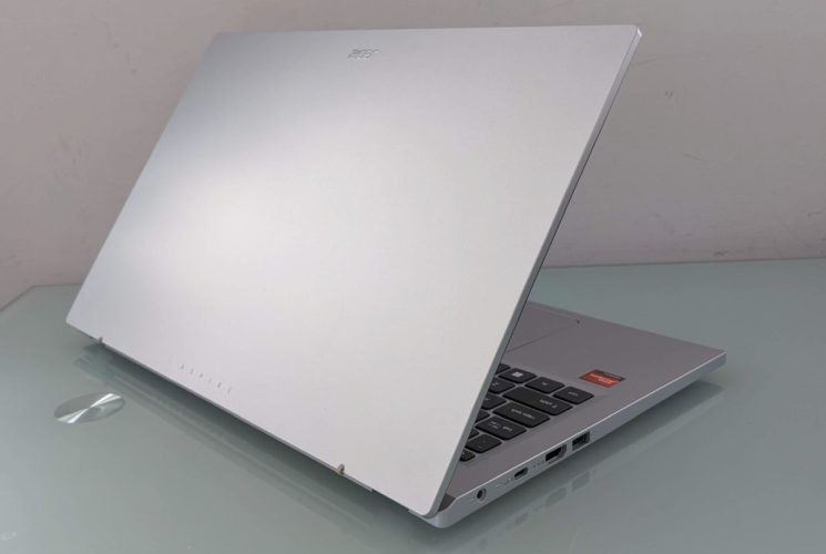 Acer Aspire 3 A315-24P-R7VH Review lid