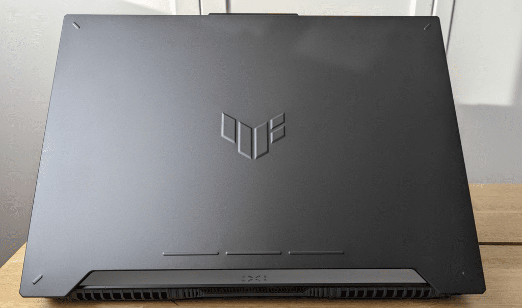 Asus FX507ZC4-HN081W Review lid