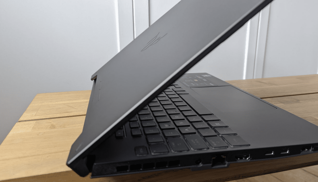 Asus FX507ZC4-HN081W Review ports